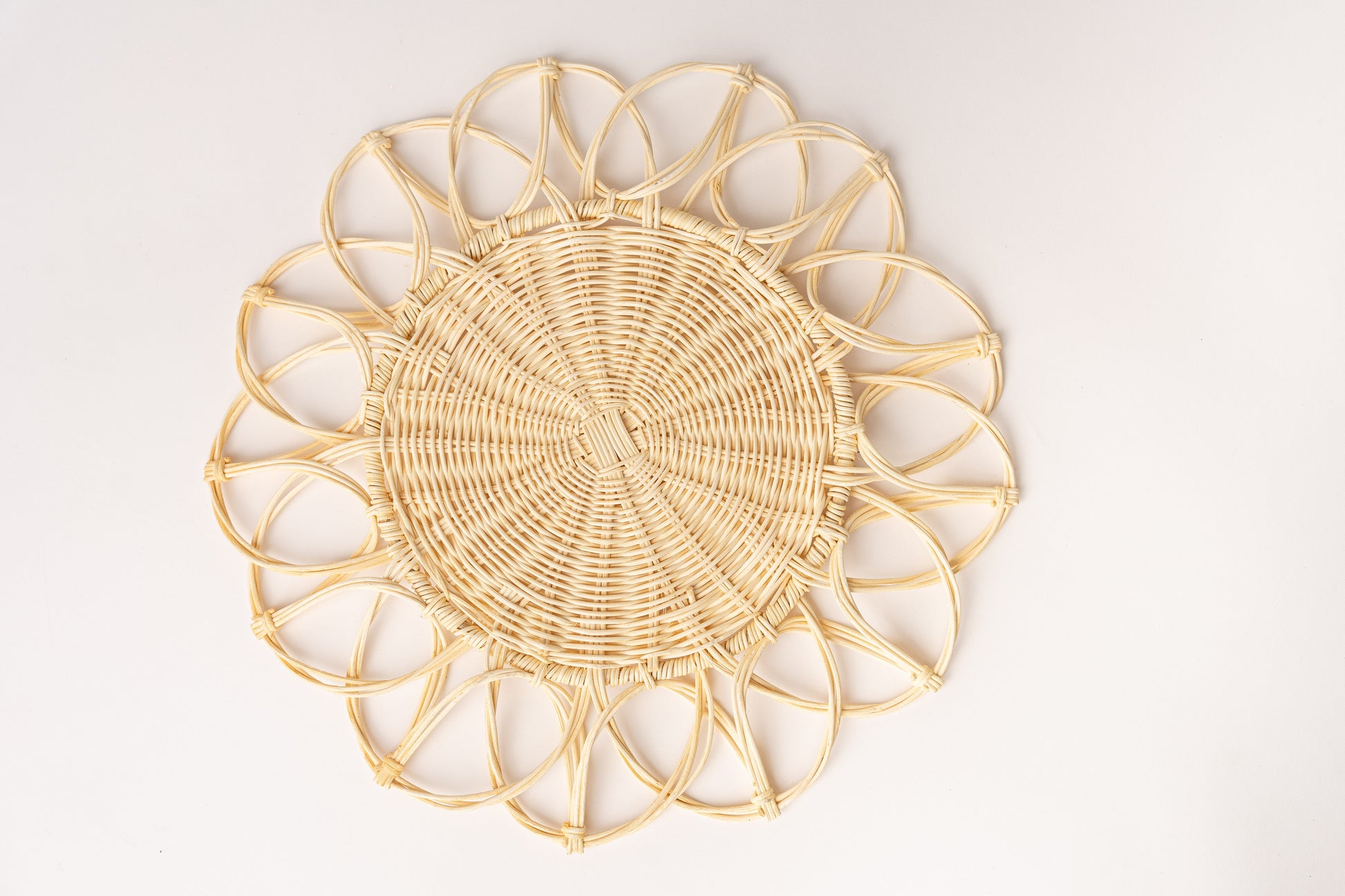 Bajo Plato Rattan Ivory